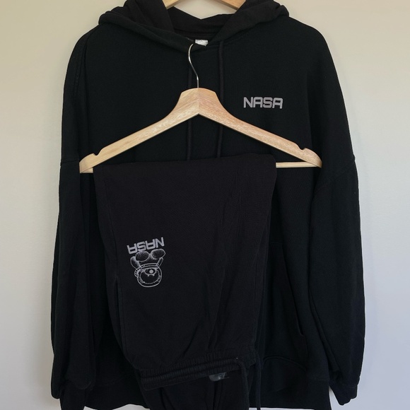 H&M Divided Black NASA Astronaut Bear Sweatsuit Sweatpants Sweatshirt Size M/L - Picture 1 of 8